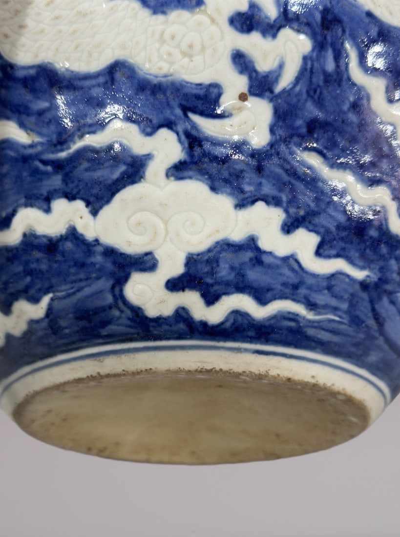 An Exquisite Blue and White Dragon Pattern Vase - 8