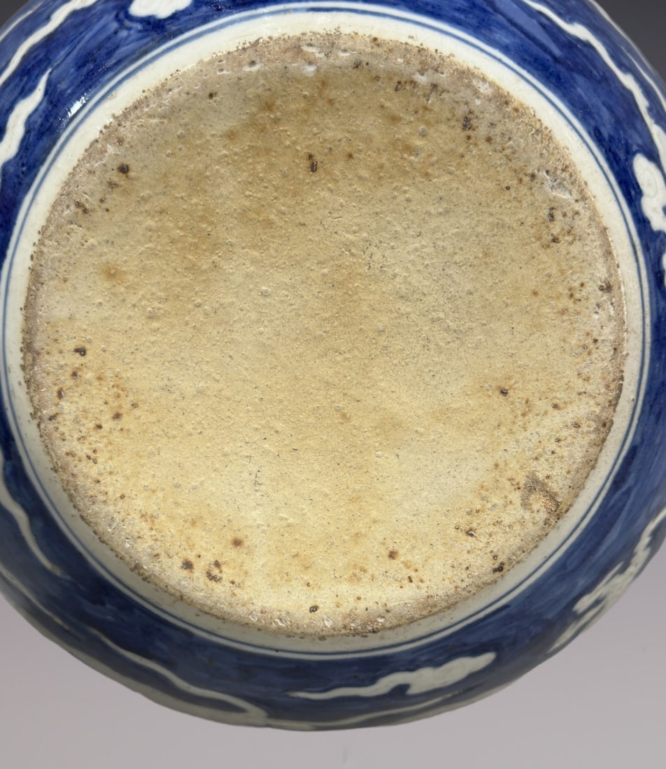 An Exquisite Blue and White Dragon Pattern Vase - 9