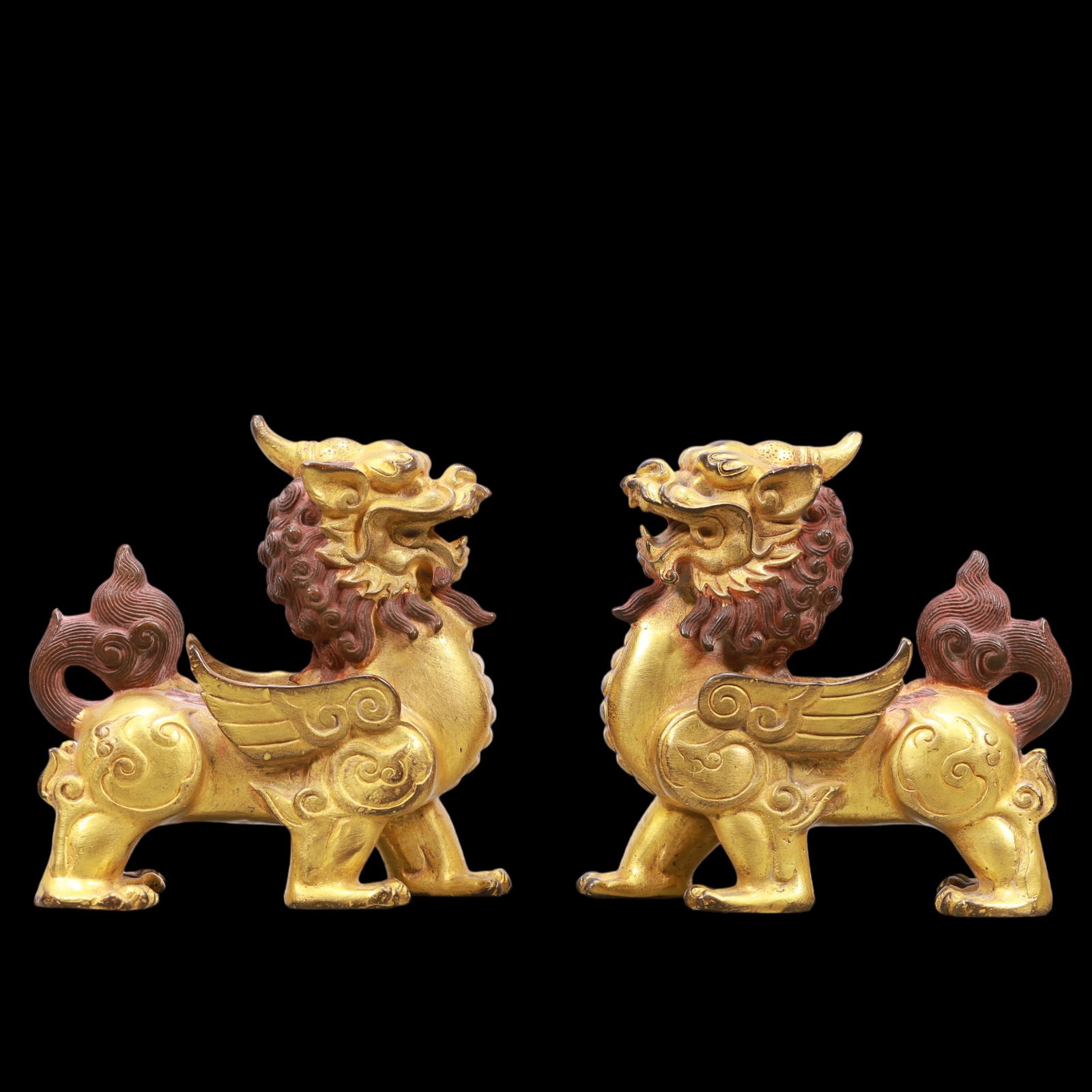 A Exquisite A pair of Gilt Bronze Lion: A Exquisite A pair of Gilt Bronze Lion Ming Dynasty, China Size:11cmx5cmx11cm Weight:1800g (The Dimensions Of All Batches Are Manually Measured.If You Need More Detailed Information, Please Contact