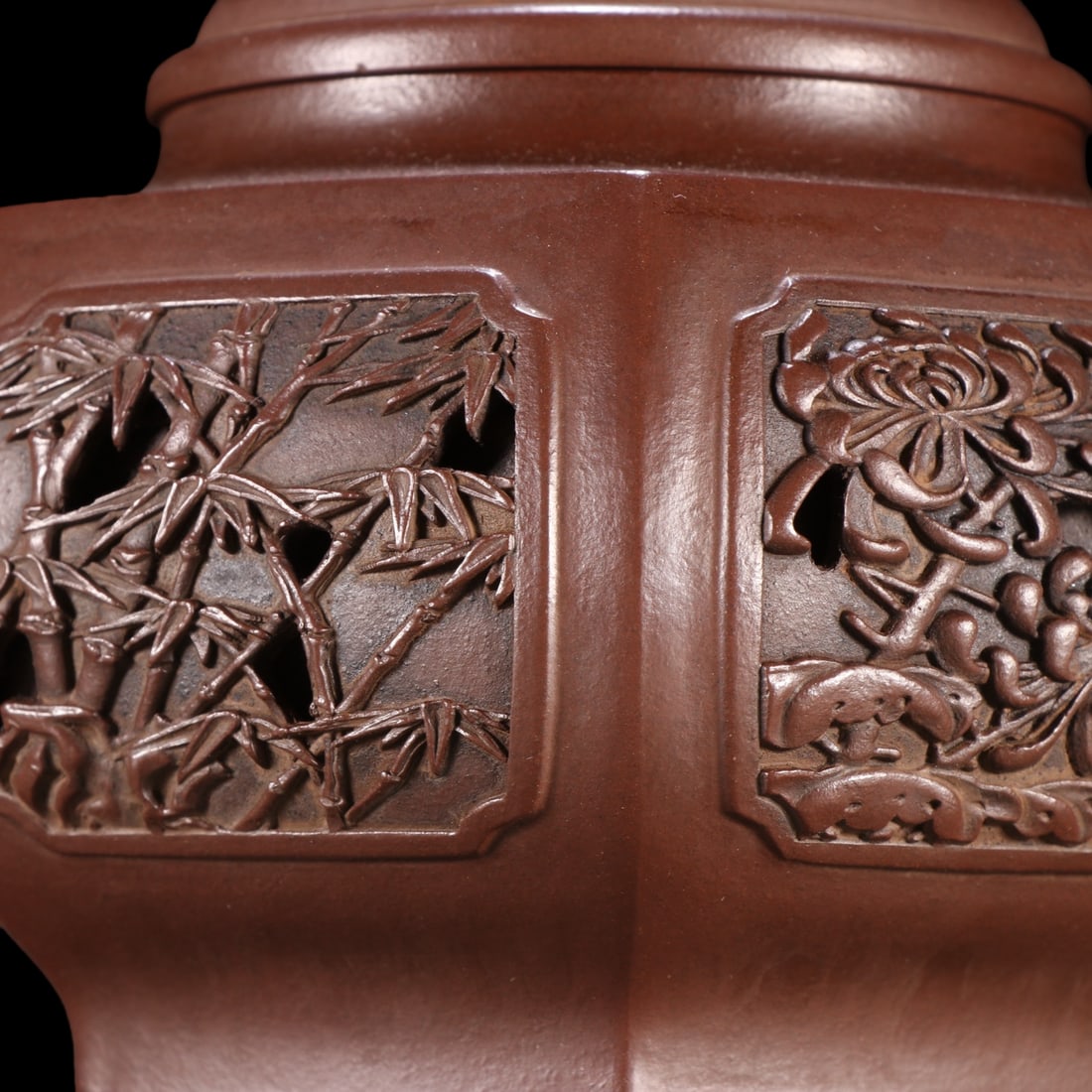 An Exquisite Purple Sands Flower Pattern Teapot - 2