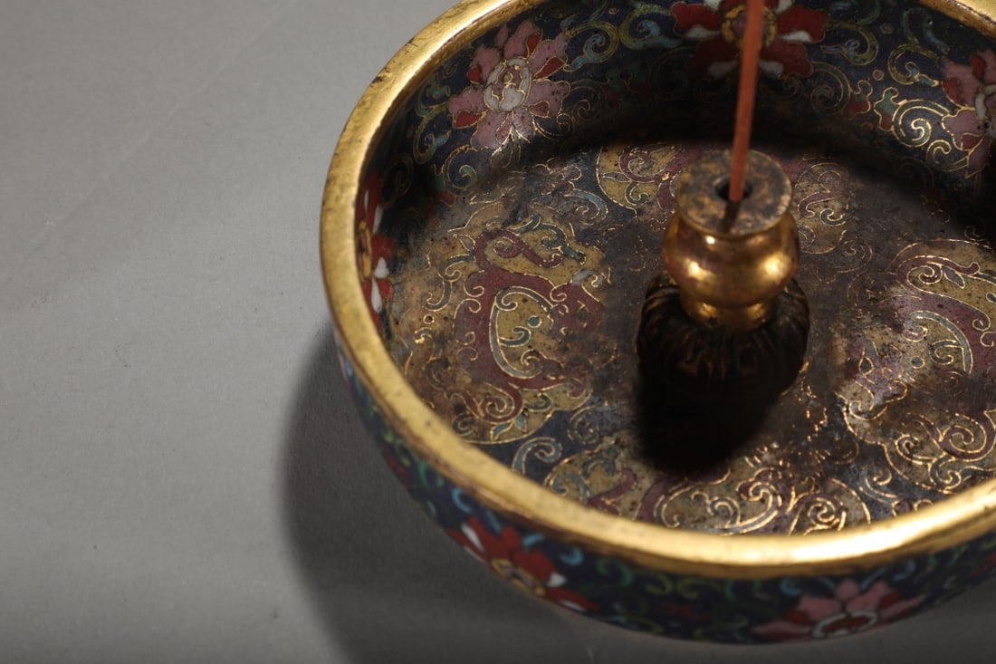 An Exquisite Cloisonne Lotus Pattern Candlestick - 6