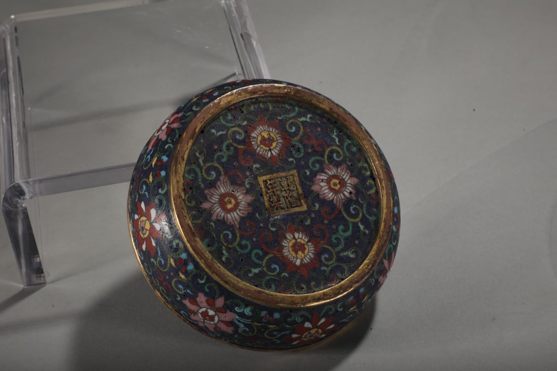 An Exquisite Cloisonne Lotus Pattern Candlestick - 9