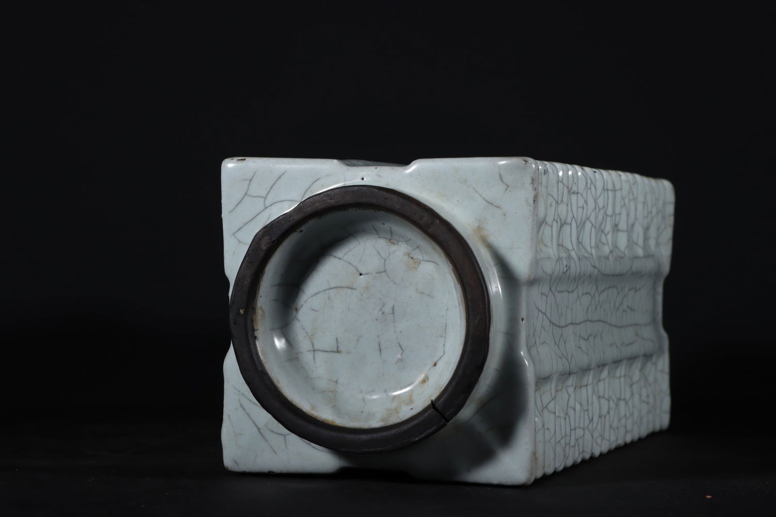 An Exquisite Guan yao Vase - 9