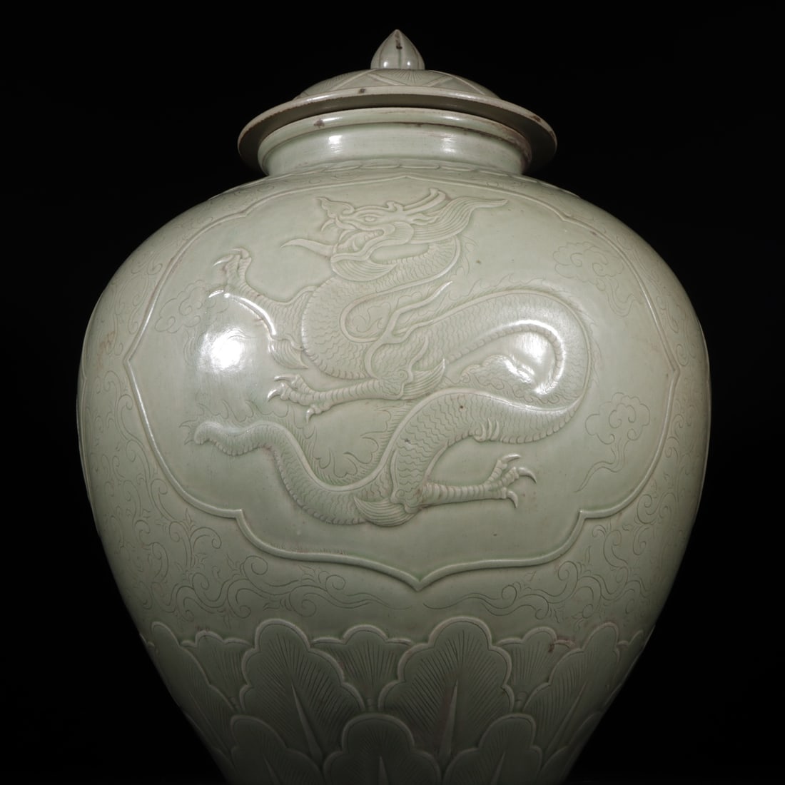 An Exquisite Yue yao Celadon Dragon Pattern Jar - 4