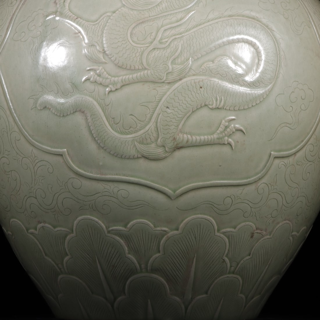 An Exquisite Yue yao Celadon Dragon Pattern Jar - 6
