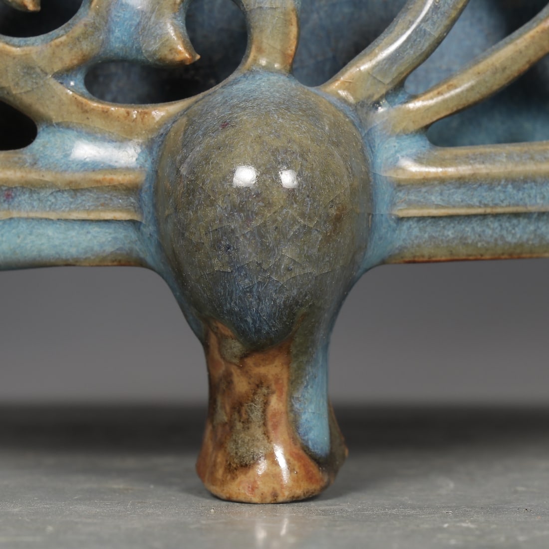 An Exquisite Jun yao Lotus Pattern Tripod Censer - 4