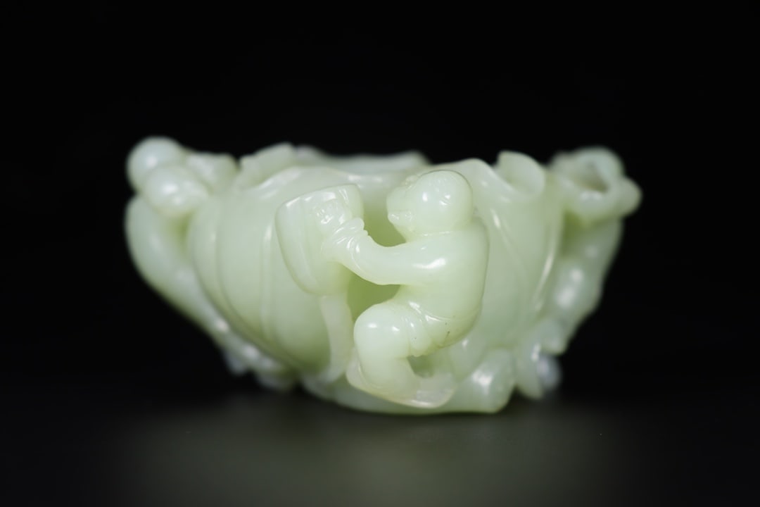 An Exquisite White Jade Figure Pattern Brush Washer - 4