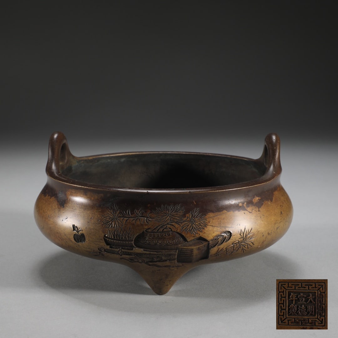 An Exquisite Bronze Flower Pattern Double-Ears and Tripod Censer (1 of 9)