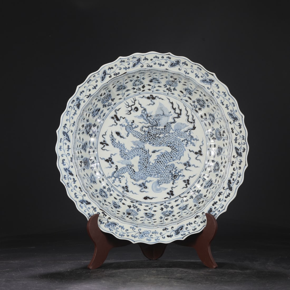 An Exquisite Blue and White Dragon Pattern Flower Pattern Plate - 3