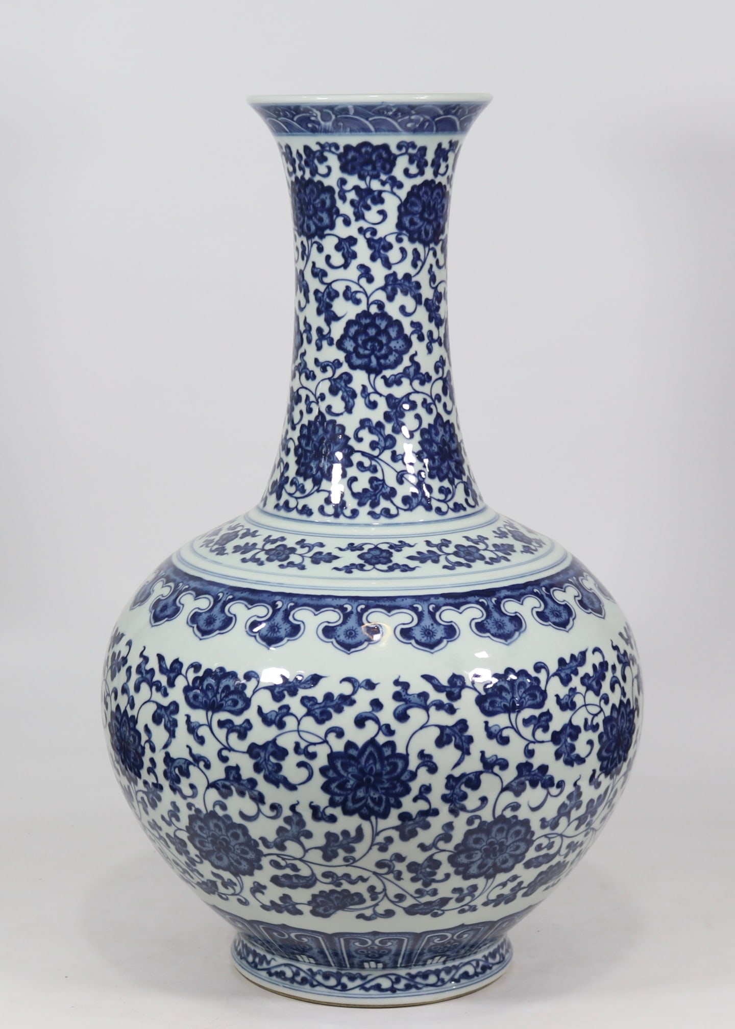 An Exquisite Blue and White Lotus Pattern Seawater Pattern Vase - 3
