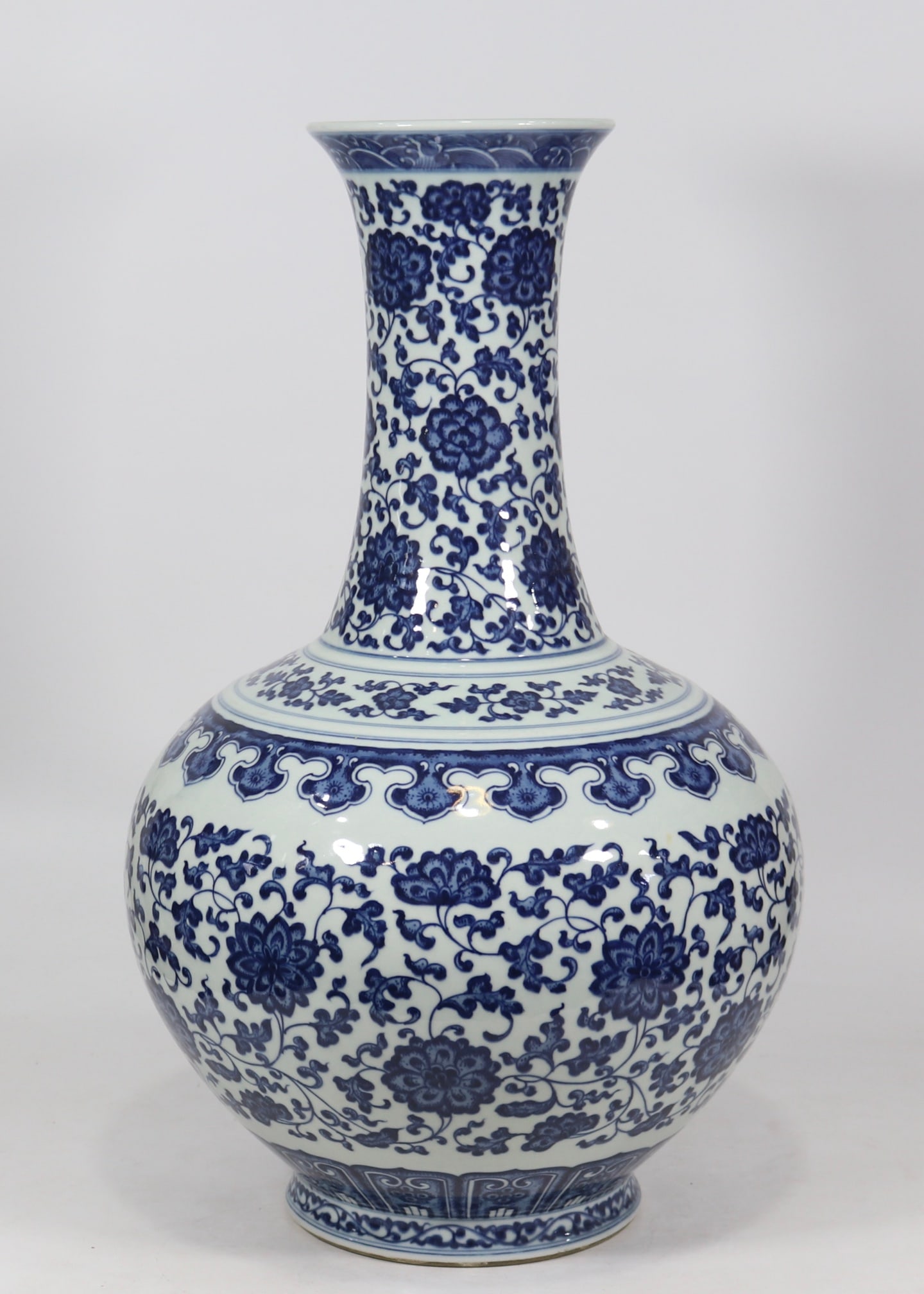 An Exquisite Blue and White Lotus Pattern Seawater Pattern Vase - 4