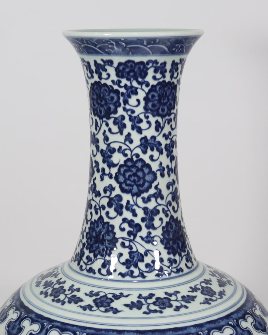 An Exquisite Blue and White Lotus Pattern Seawater Pattern Vase - 5