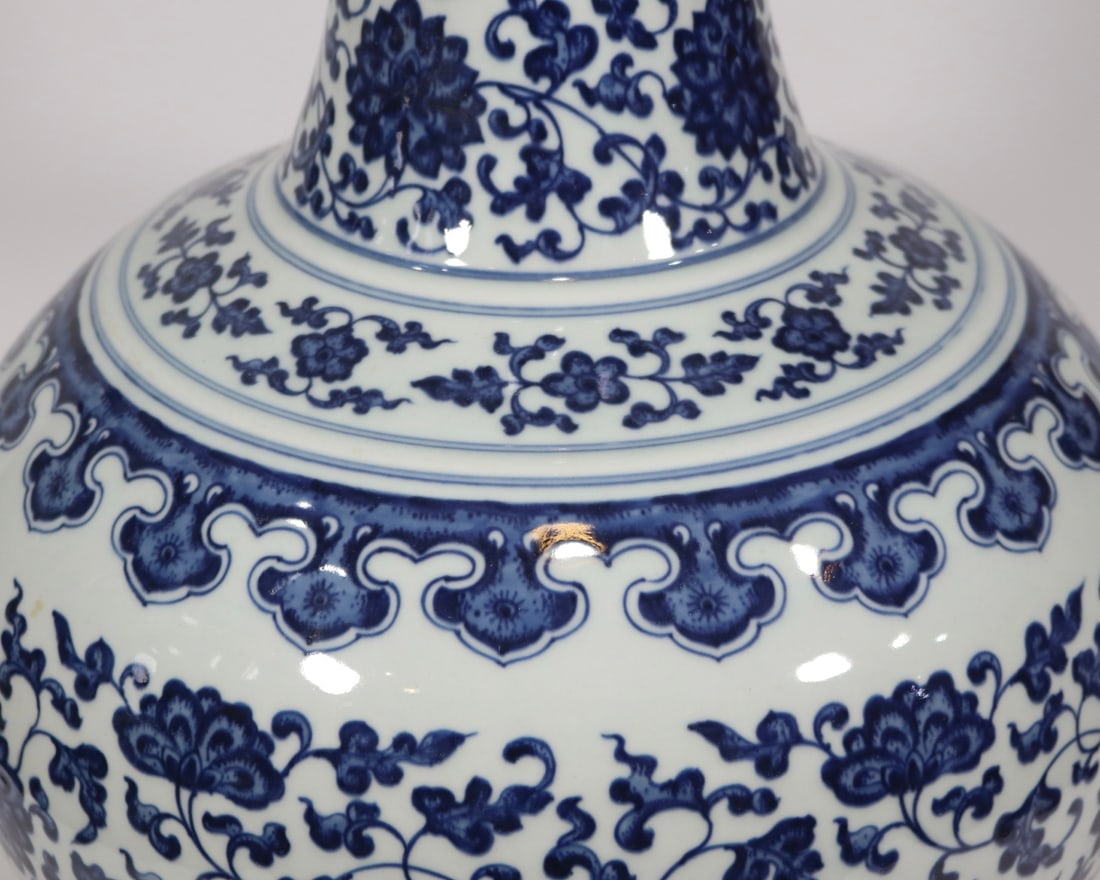 An Exquisite Blue and White Lotus Pattern Seawater Pattern Vase - 6