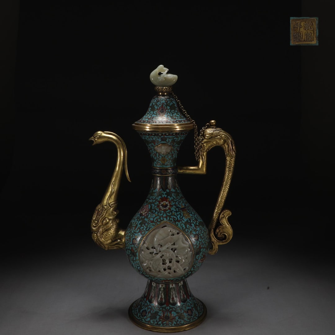 An Exquisite Cloisonne Inlaid White Jade Lotus Pattern Eight Treasures Pattern Flower and Bird: An Exquisite Cloisonne Inlaid White Jade Lotus Pattern Eight Treasures Pattern Flower and Bird Pattern Ewer Qing Dynasty, China Qianlong Four-character Mark Size:48.6cmx30cm Weight:3650g (The