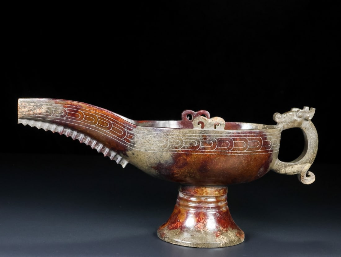 An Exquisite White Jade Dragon Pattern Ewer: An Exquisite White Jade Dragon Pattern Ewer Han Dynasty, China Size:26.5cm8.7cmx11.8cm Weight:721g (The Dimensions Of All Batches Are Manually Measured.If You Need More Detailed Information, Please Co