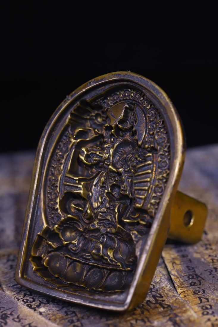 An Exquisite Bronze Buddha Statue Pattern Ornament - 4