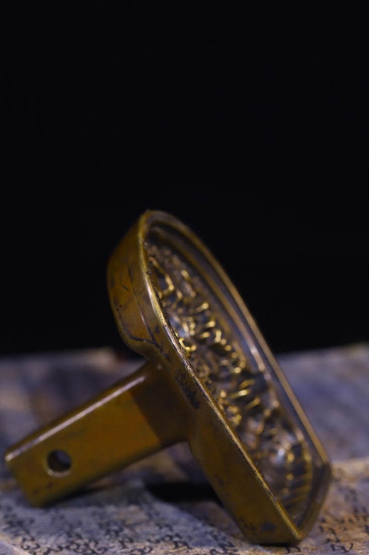 An Exquisite Bronze Buddha Statue Pattern Ornament - 9