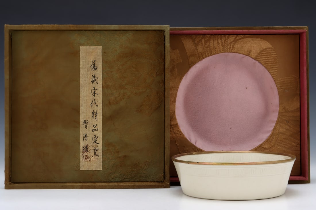 An Exquisite Ding yao Dragon Pattern Brush Washer: An Exquisite Ding yao Dragon Pattern Brush Washer Song Dynasty, China Size:4.8cmx16cm (The Dimensions Of All Batches Are Manually Measured.If You Need More Detailed Information, Please Contact Our