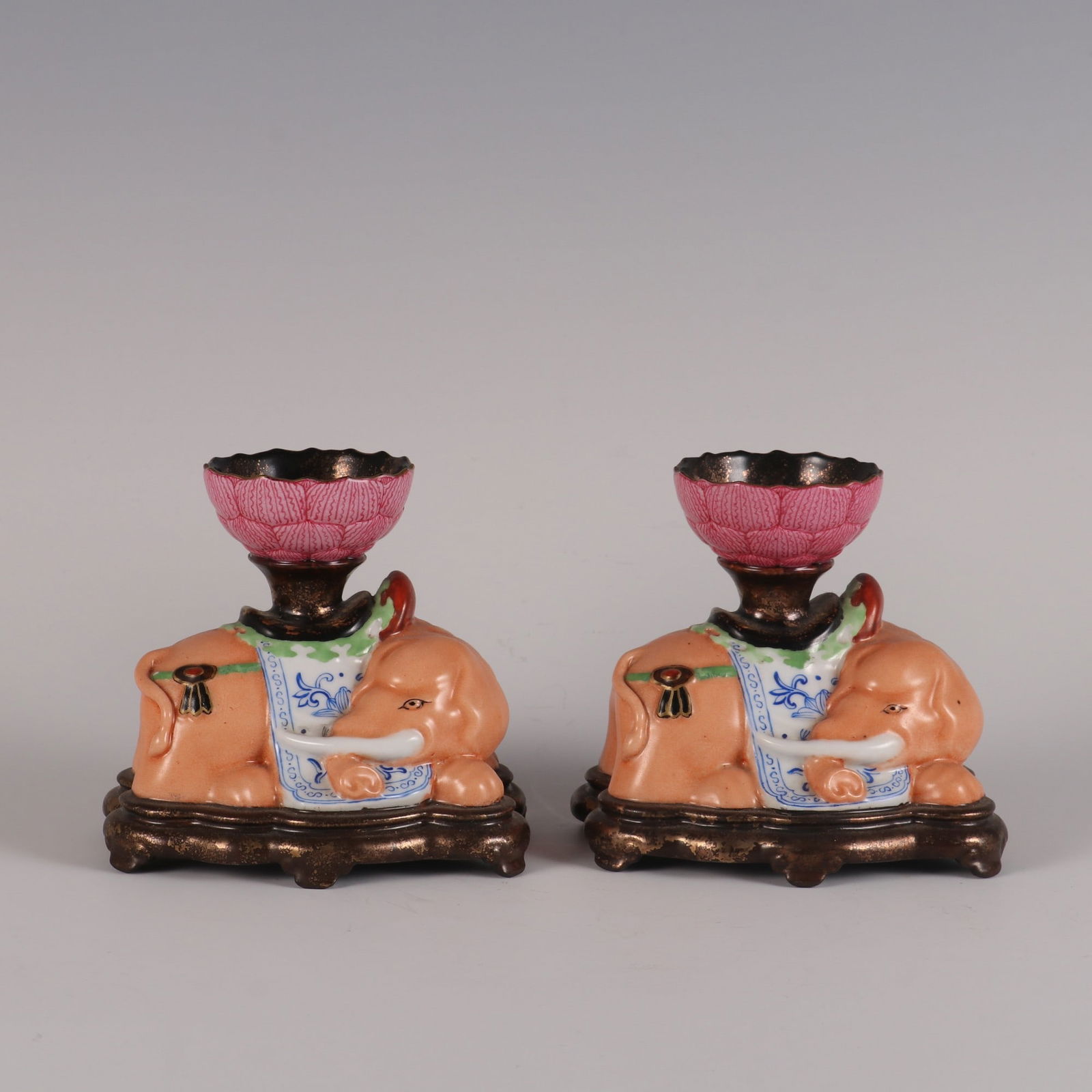 A Pair of Exquisite Bronze glaze Painted Color Elephant-Shaped Candlestick: A Pair of Exquisite Bronze glaze Painted Color Elephant-Shaped Candlestick Qing Dynasty, China Qianlong Six-character Mark Size:11cmx12cm (The Dimensions Of All Batches Are Manually Measured.If You