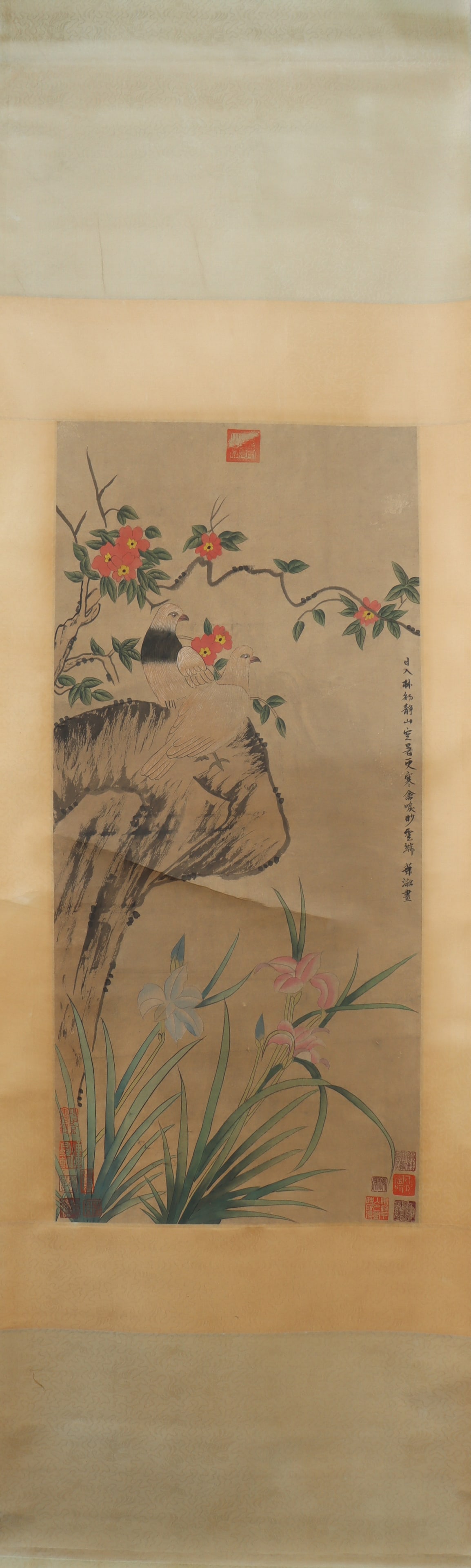 A Chinese Vertical Scroll Ink Painting of Flower and Bird on Paper: A Chinese Vertical Scroll Ink Painting of Flower and Bird on Paper Xiao rong Size:93cmx42cm (The Dimensions Of All Batches Are Manually Measured.If You Need More Detailed Information, Please