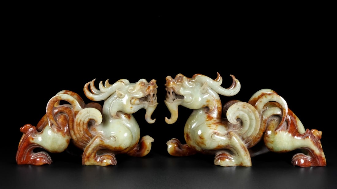 A Pair of Exquisite White Jade Auspicious Beast Ornament: A Pair of Exquisite White Jade Auspicious Beast Ornament Qing Dynasty, China Size:21cmx12cmx7cm Weight:2682g (The Dimensions Of All Batches Are Manually Measured.If You Need More Detailed