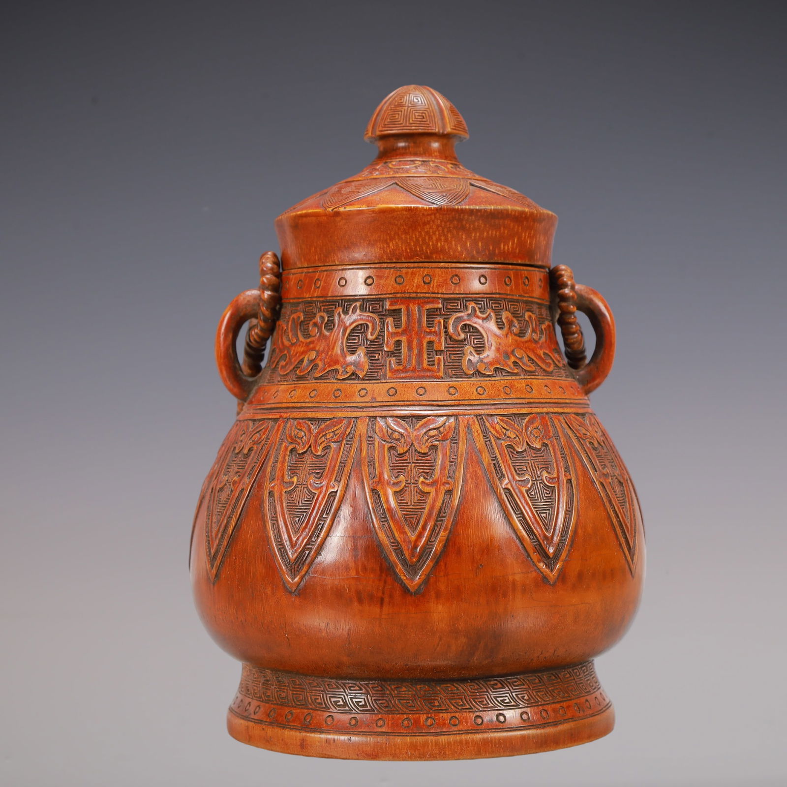 A Exquisite Bamboo Double-Ears Ewer: A Exquisite Bamboo Double-Ears Ewer Qing Dynasty, China Size:18cmx31cm Weight:800g (The Dimensions Of All Batches Are Manually Measured.If You Need More Detailed Information, Please Contact Our