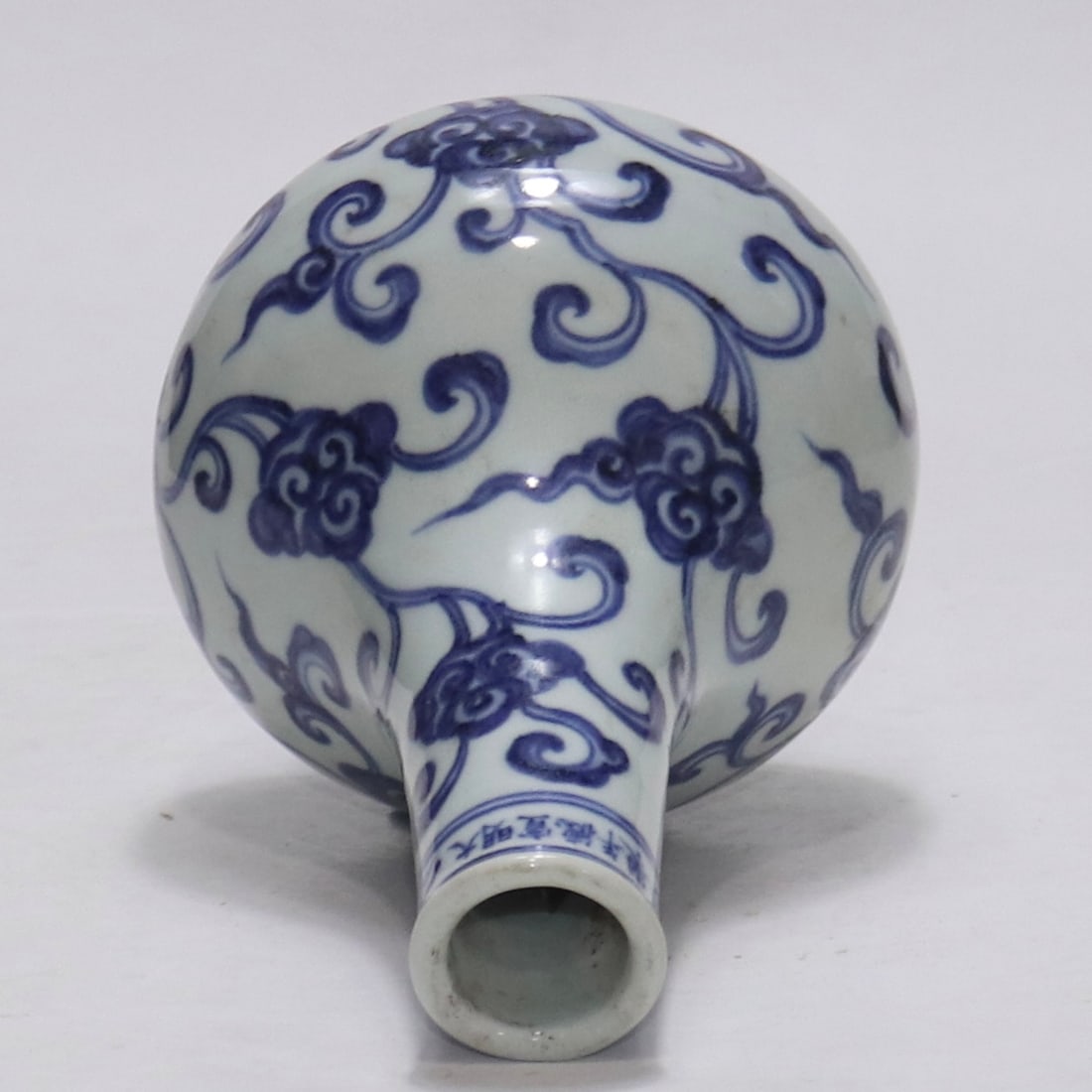 An Exquisite Blue and White Flower Pattern Vase - 5