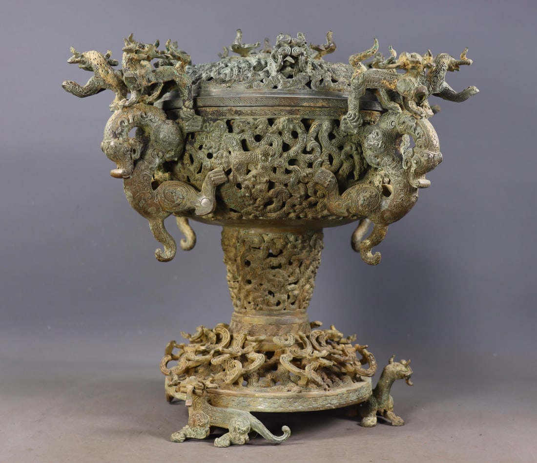 An Exquisite Bronze Dragon Pattern With Inscription Censer: An Exquisite Bronze Dragon Pattern With Inscription Censer Han Dynasty, China Size:30cmx34cm Weight:5853g (The Dimensions Of All Batches Are Manually Measured.If You Need More Detailed Information,