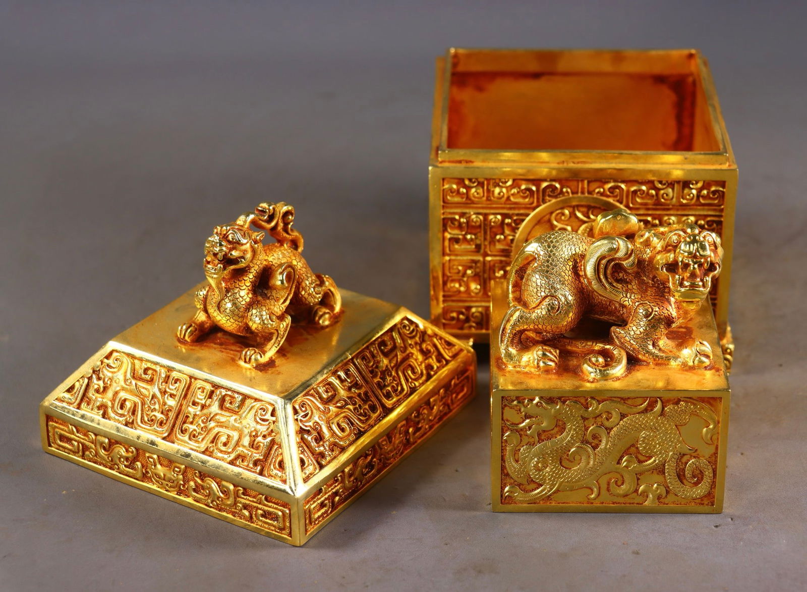 A Set of Fine Gilt Bronze Auspicious Beast Seal: A Set of Fine Gilt Bronze Auspicious Beast Seal Qing Dynasty, China Size:18cm12cmx12cm Size:10cm8cmx8cm Weight:5207g (The Dimensions Of All Batches Are Manually Measured.If You Need More Detailed