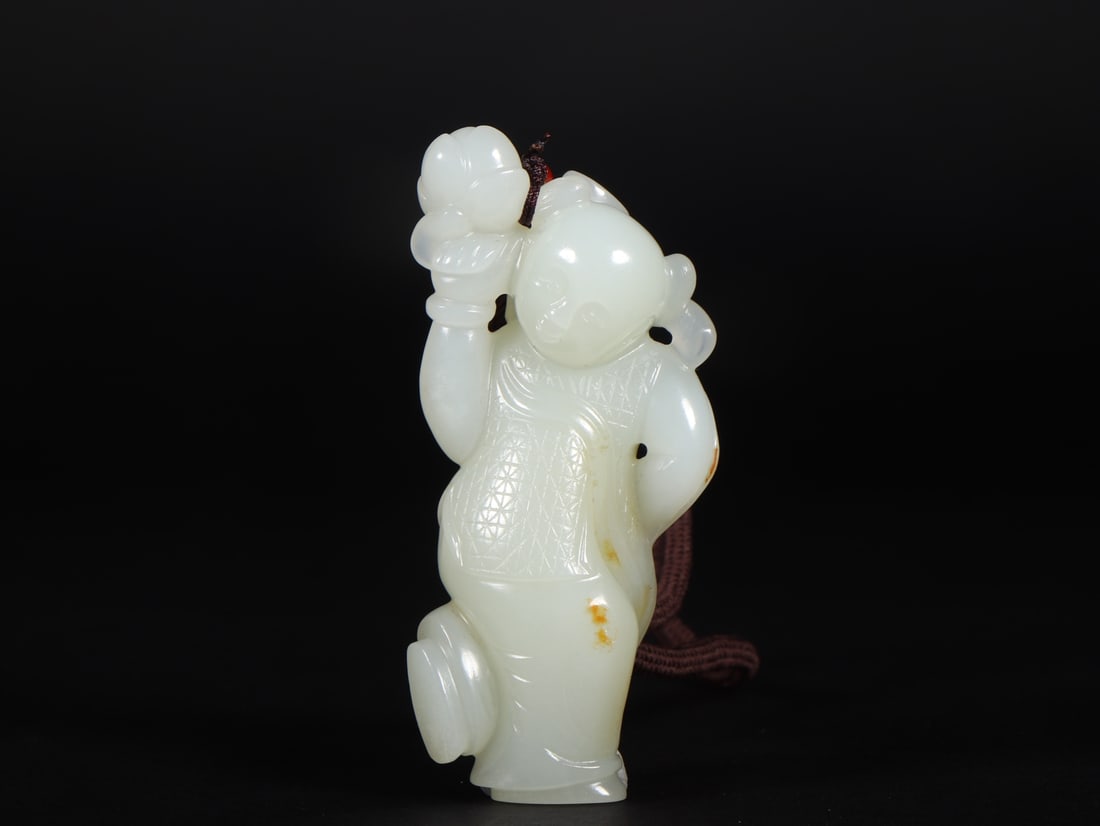 An Exquisite White Jade Figure Ornament: An Exquisite White Jade Figure Ornament Qing Dynasty, China Size:3.6cmx2cmx8.1cm Weight:72g (The Dimensions Of All Batches Are Manually Measured.If You Need More Detailed Information, Please