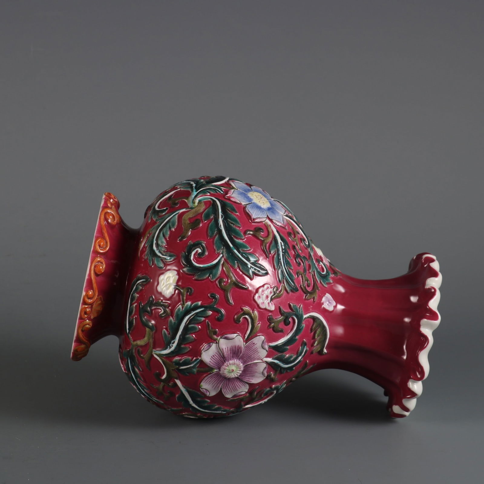 An Exquisite Famille-Rose Ruby Red-Glazed Lotus Pattern Vase - 7