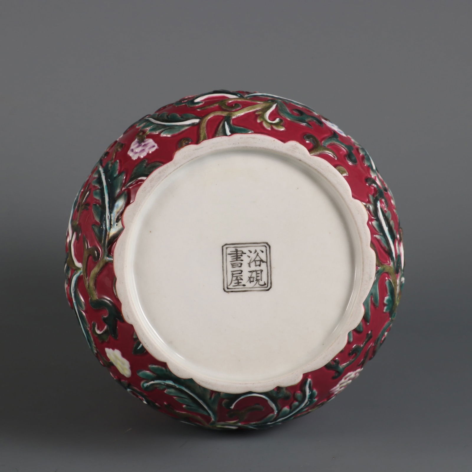 An Exquisite Famille-Rose Ruby Red-Glazed Lotus Pattern Vase - 9