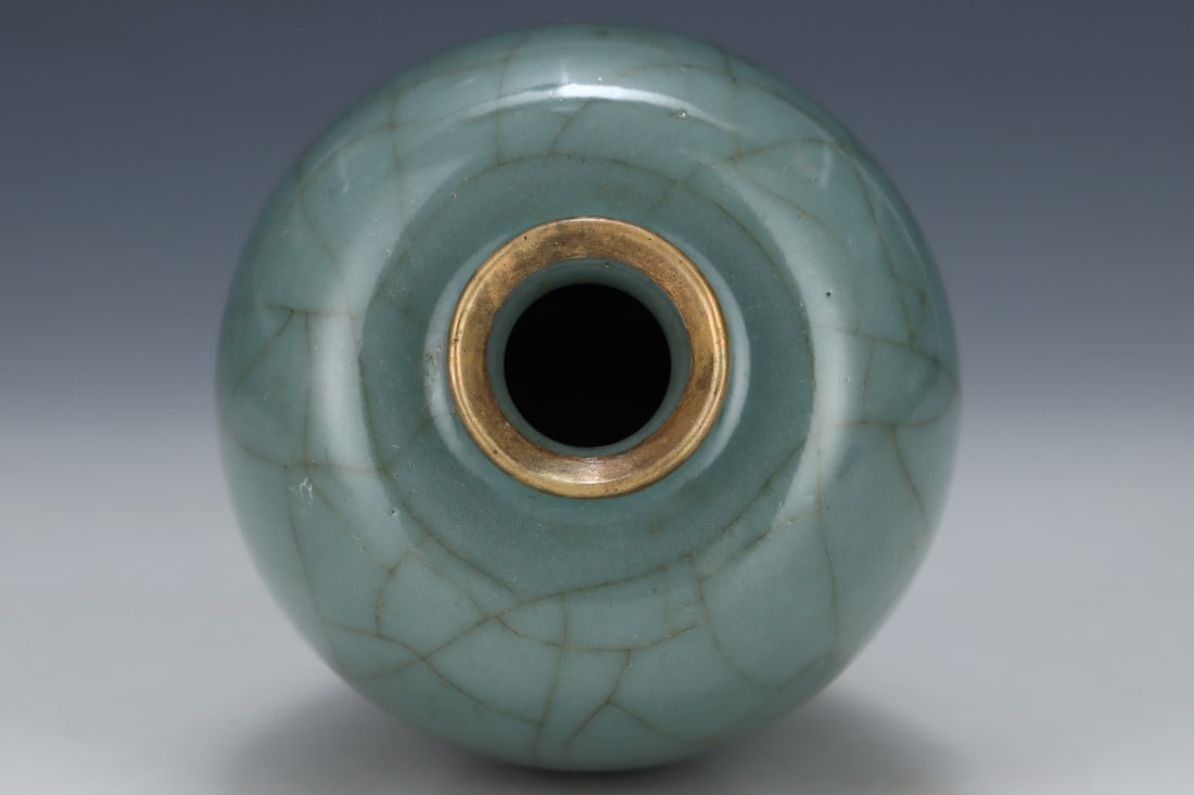 An Exquisite Guan yao Vase - 7
