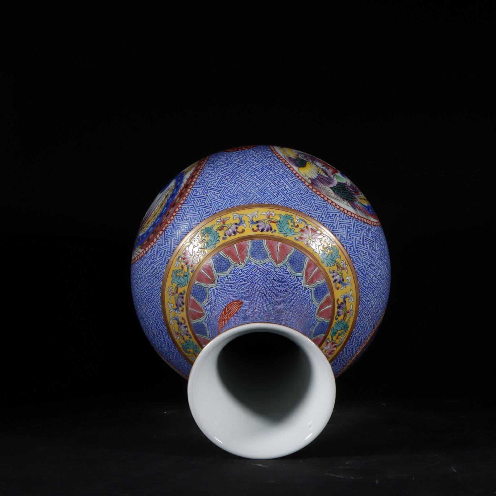 An Exquisite Famille-Rose Phoenix Pattern Vase - 8