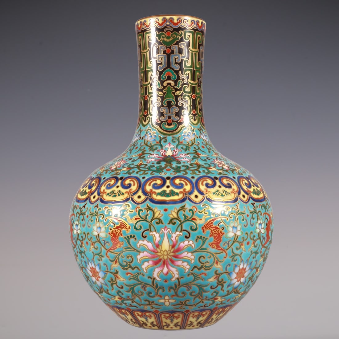 An Exquisite Enamel Painted Gold Lotus Pattern Gourd-Shaped Vase: An Exquisite Enamel Painted Gold Lotus Pattern Gourd-Shaped Vase Qing Dynasty, China Qianlong Four-character Mark Size:27cmx17cm (The Dimensions Of All Batches Are Manually Measured.If You Need