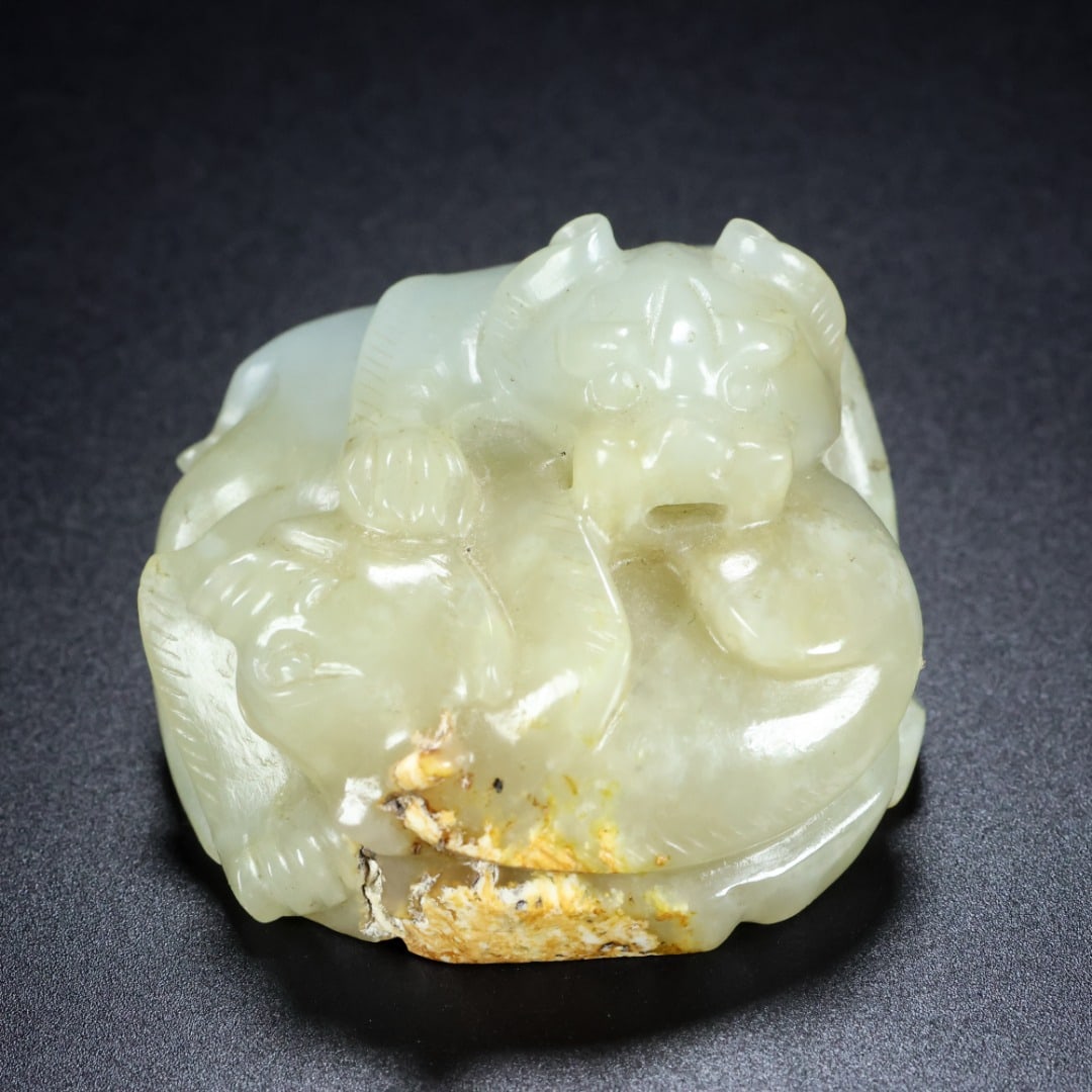 An Exquisite White Jade Dragon Pattern Paper Weight - 2