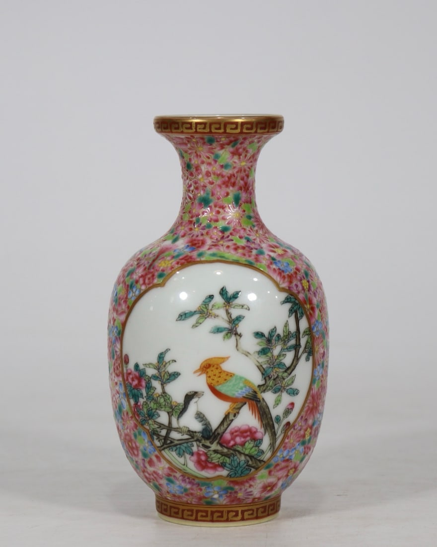 An Exquisite Enamel Flower and Bird Pattern Vase - 3