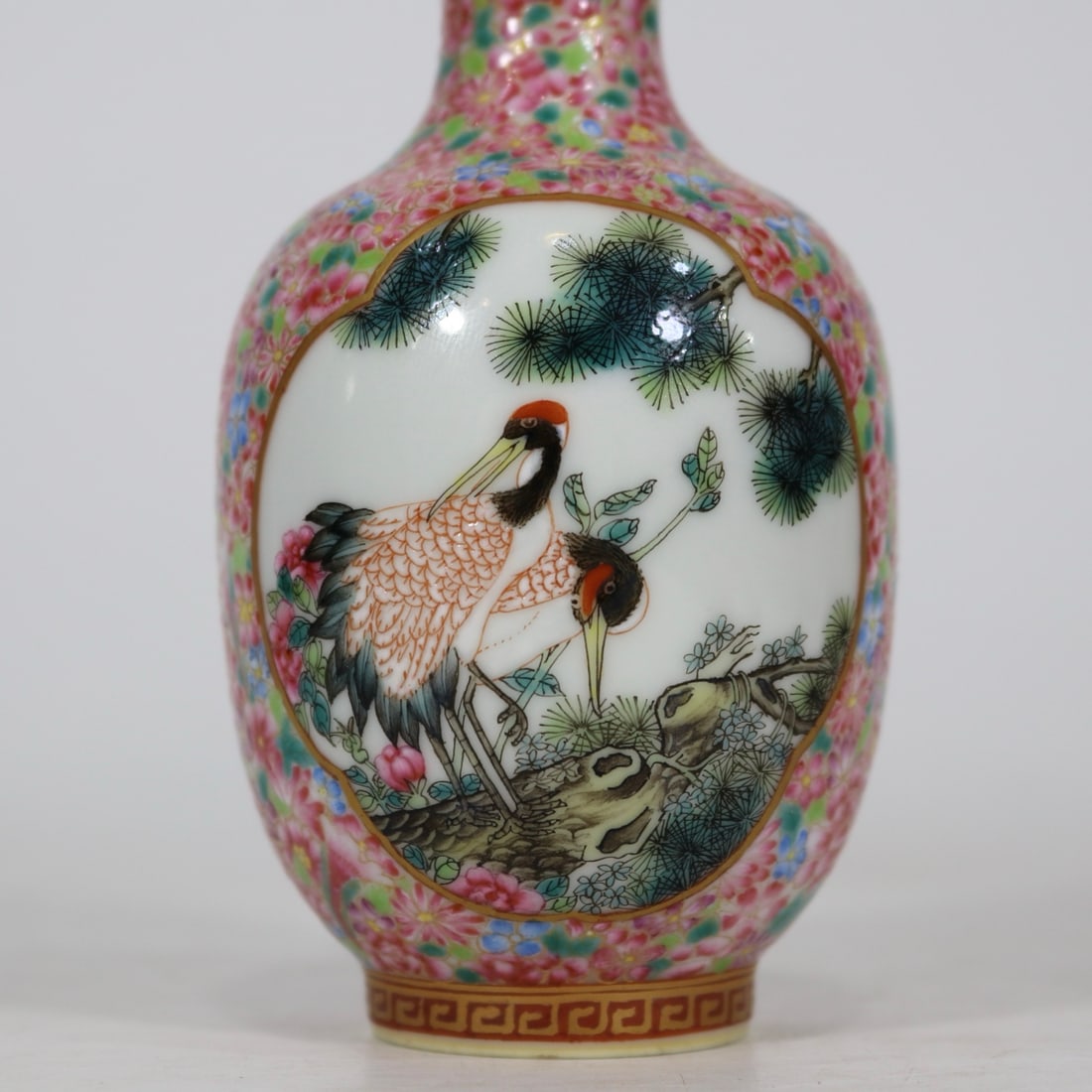 An Exquisite Enamel Flower and Bird Pattern Vase - 4