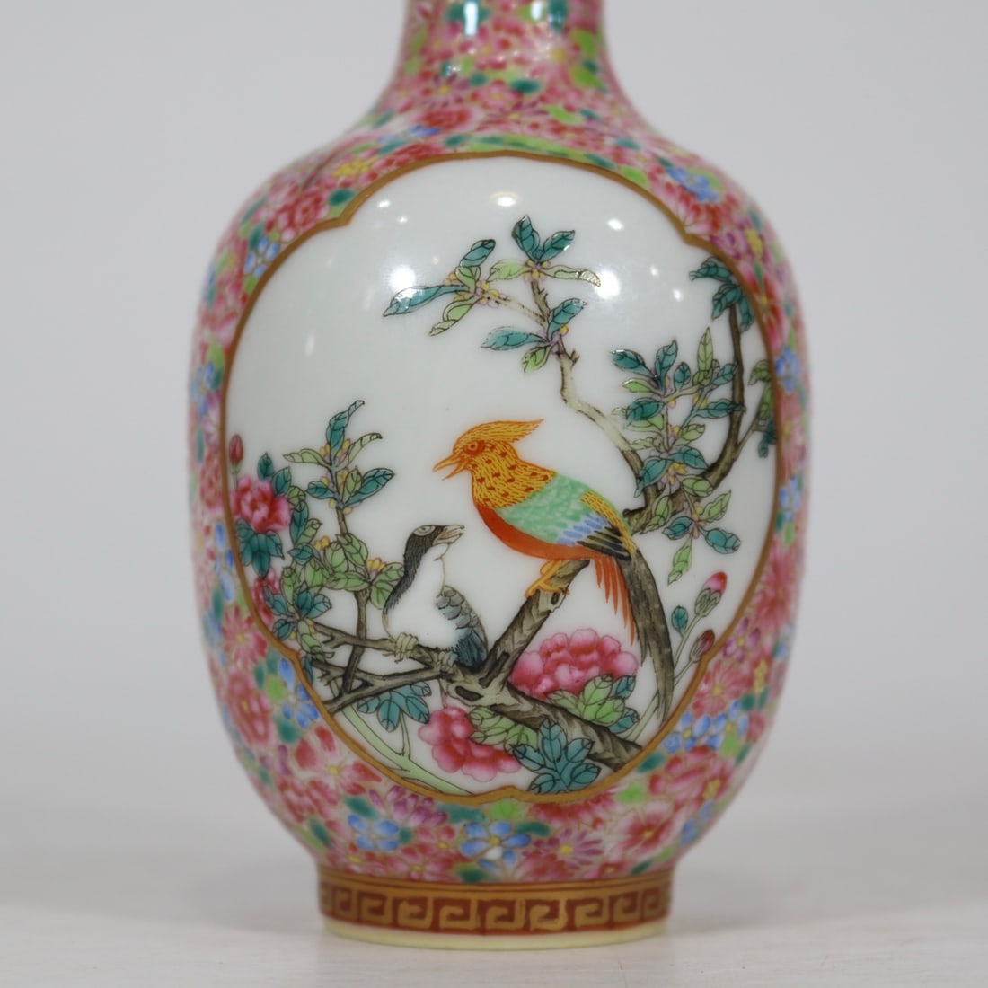 An Exquisite Enamel Flower and Bird Pattern Vase - 5