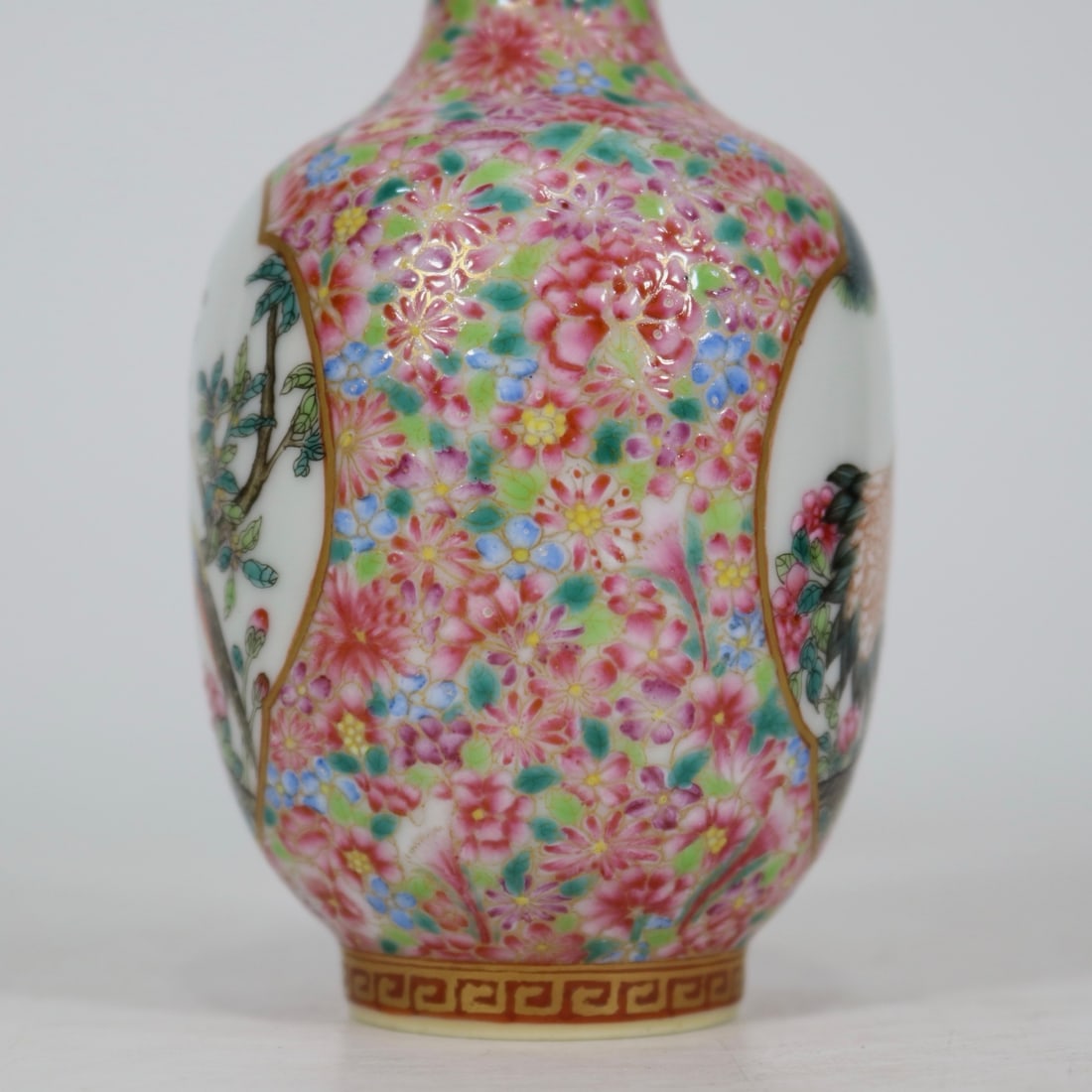 An Exquisite Enamel Flower and Bird Pattern Vase - 6