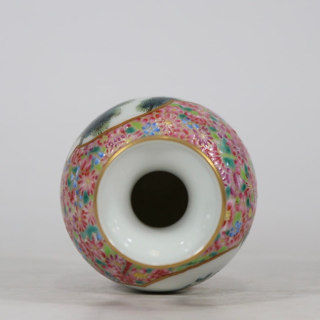 An Exquisite Enamel Flower and Bird Pattern Vase - 7