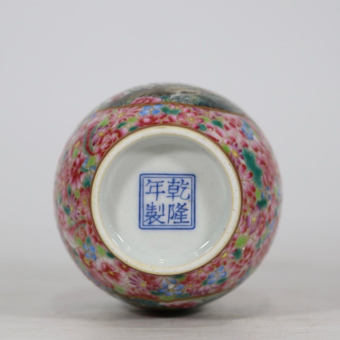 An Exquisite Enamel Flower and Bird Pattern Vase - 8