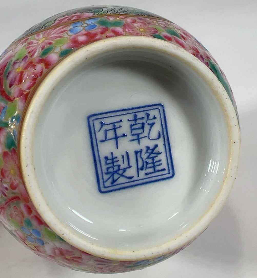 An Exquisite Enamel Flower and Bird Pattern Vase - 9