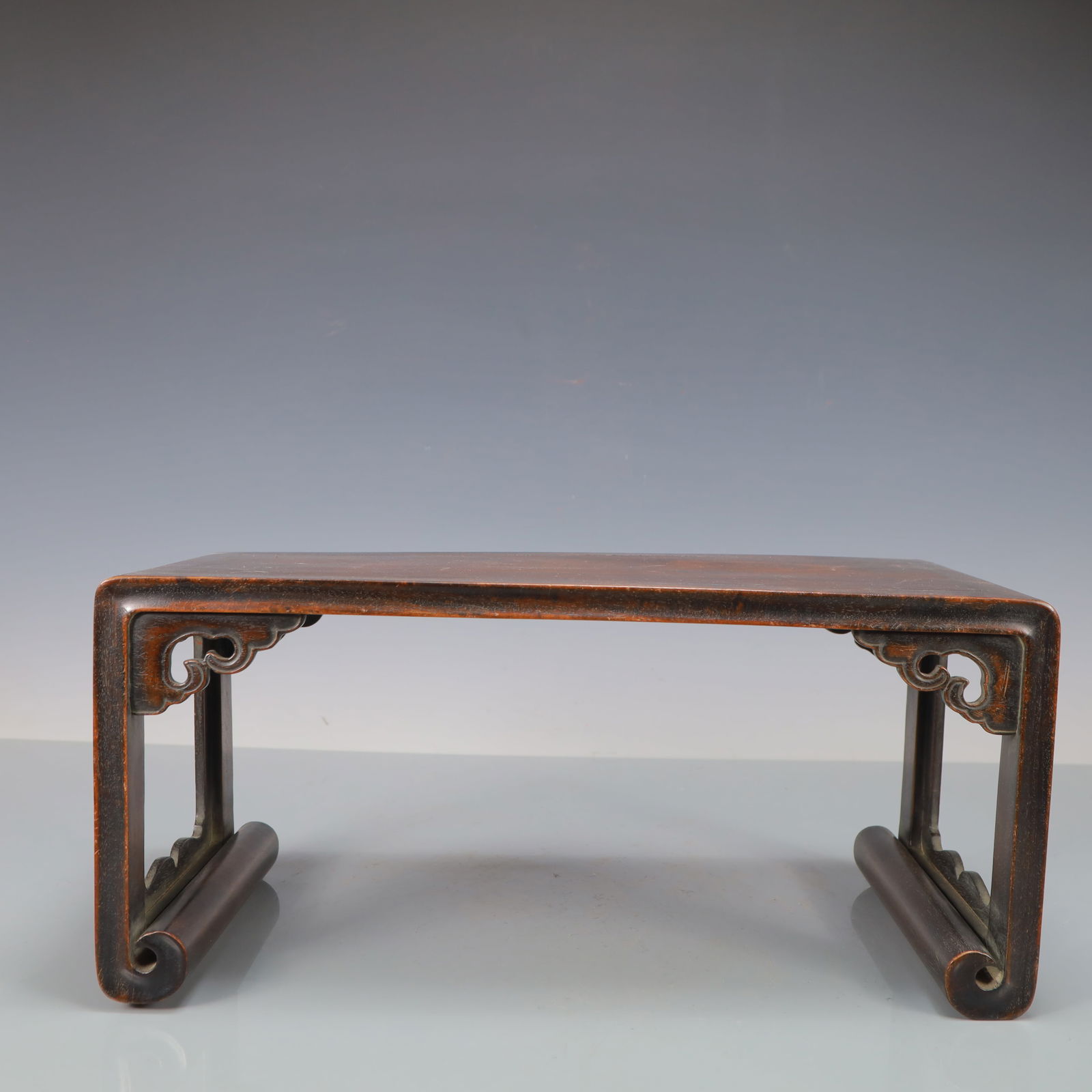 A Exquisite Zitanwood Desk: A Exquisite Zitanwood Desk Qing Dynasty, China Size:41.5cmx18.7cmx18.8cm Weight:1350g (The Dimensions Of All Batches Are Manually Measured.If You Need More Detailed Information, Please Contact Our