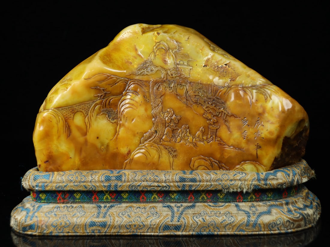 An Exquisite Tianhuang Stone Landscape and Figure Pattern Seal Ornament: An Exquisite Tianhuang Stone Landscape and Figure Pattern Seal Ornament Qing Dynasty, China Size:14cmx20cmx10cm Weight:1893g (The Dimensions Of All Batches Are Manually Measured.If You Need More