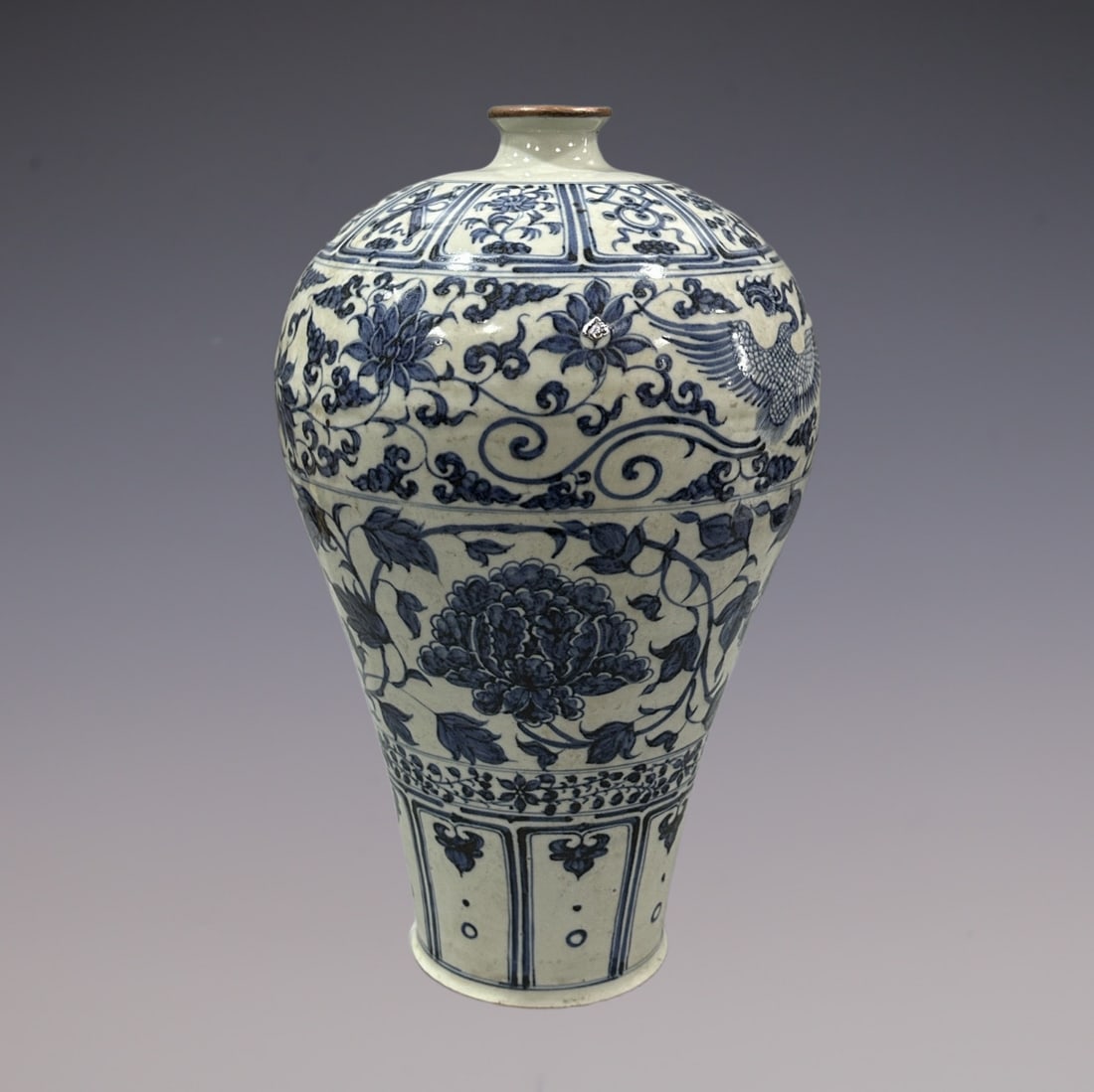 An Exquisite Blue and White Lotus Pattern Phoenix Pattern Vase: An Exquisite Blue and White Lotus Pattern Phoenix Pattern Vase Yuan Dynasty, China Size:43cm (The Dimensions Of All Batches Are Manually Measured.If You Need More Detailed Information, Please Contact