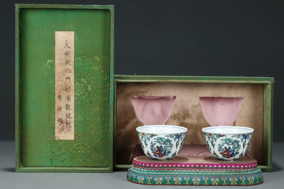 An Exquisite Doucai Lotus Pattern Dragon Pattern Cup: An Exquisite Doucai Lotus Pattern Dragon Pattern Cup Ming Dynasty, China Chenghua Six-character Mark Size:5cmx7.5cm (The Dimensions Of All Batches Are Manually Measured.If You Need More Detailed