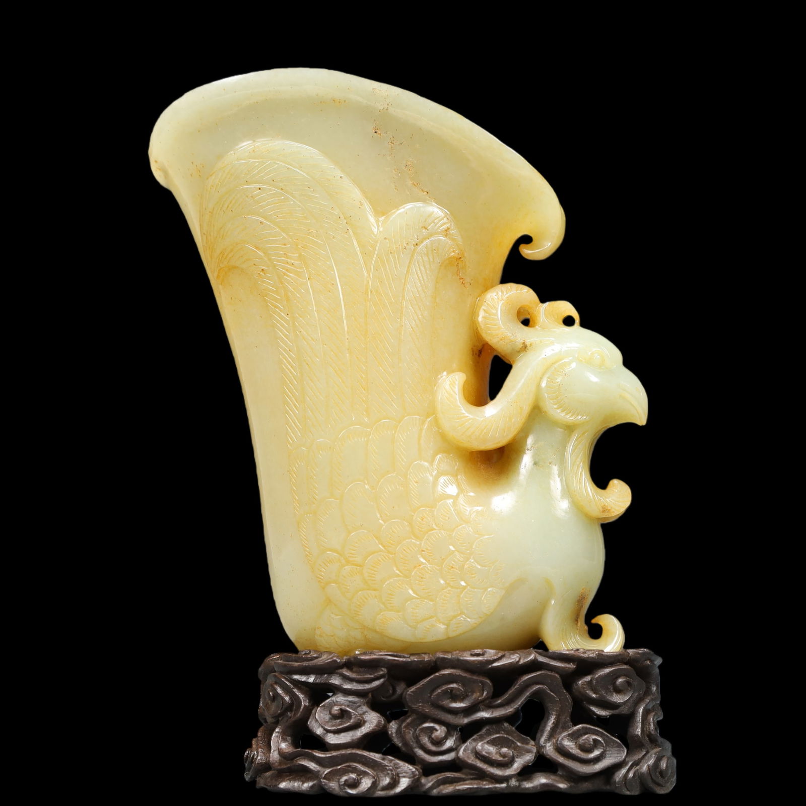 A Exquisite Archaic Jade Phoenix-Form Cup: A Exquisite Archaic Jade Phoenix-Form Cup Han Dynasty, China Size:12cmx8cmx18cm Weight:600g (The Dimensions Of All Batches Are Manually Measured.If You Need More Detailed Information, Please