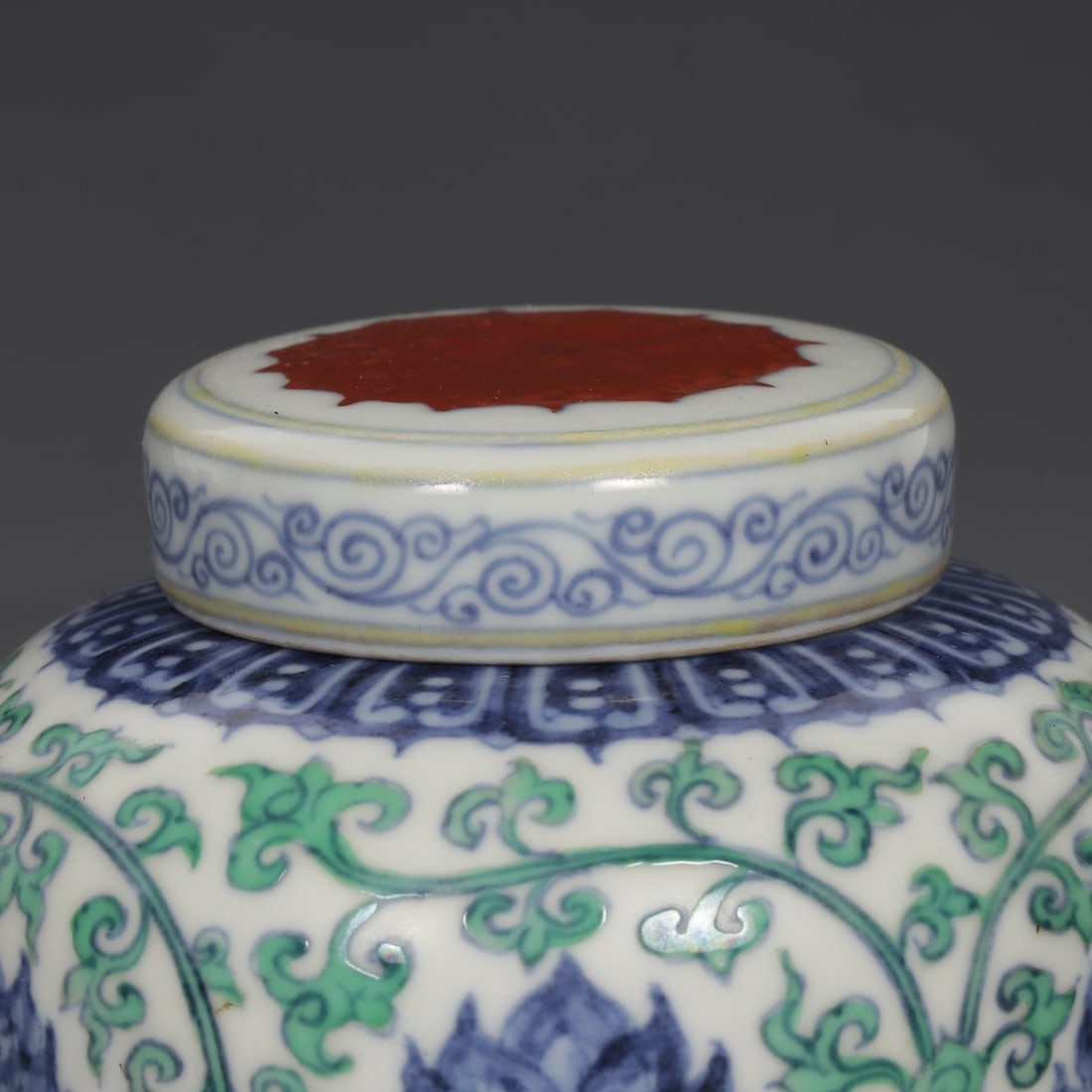 An Exquisite Doucai Lotus Pattern Jar - 3