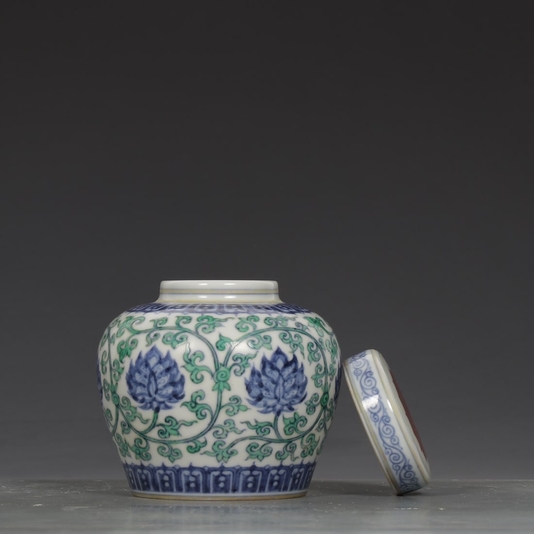 An Exquisite Doucai Lotus Pattern Jar - 5